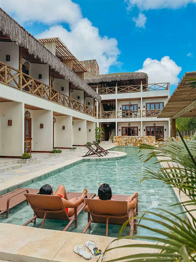 Piscina e estrutura interna da Pousada Velho Chico